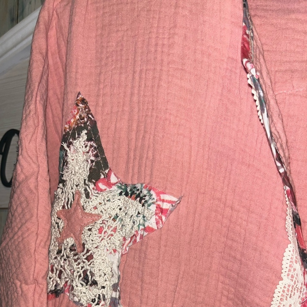 🌸POL Small Flamingo Pink Kimono Style Jacket with Lace Accents Floral Trim P006 - Picture 4 of 8